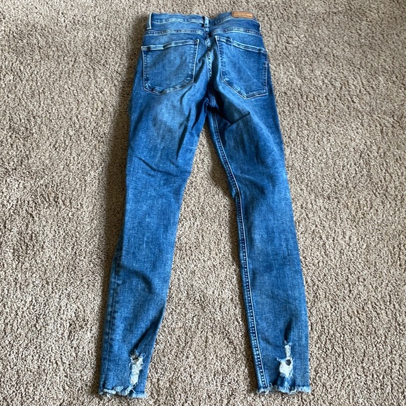 Women’s distressed jeans - Picture 4 of 4